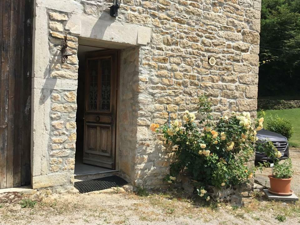 Bed and Breakfast La Ferme De Montard Montmorot Exterior foto